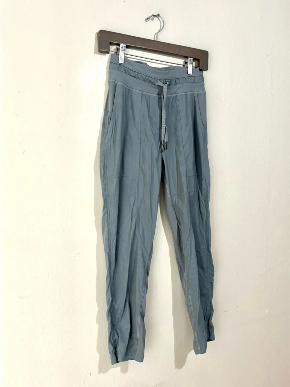 lululemon athletica lightweight cropped